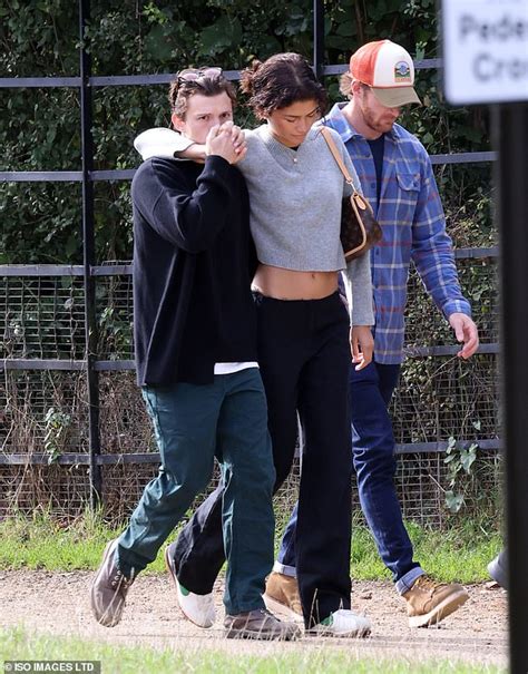 zendaya nude paparazzi|See Zendaya and Tom Holland Joking With Paparazzi in London